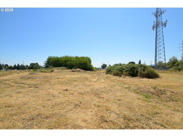 2002 KINTYRE St, Eugene, OR 97402