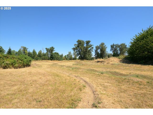 2002 KINTYRE St, Eugene, OR 97402