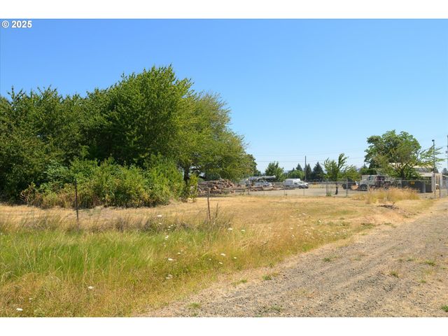 2002 KINTYRE St, Eugene, OR 97402