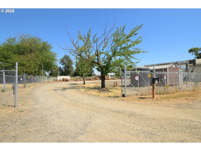 2002 KINTYRE St, Eugene, OR 97402