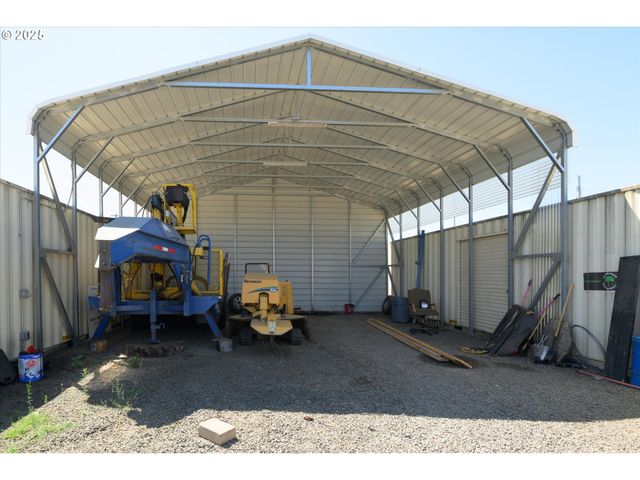 2002 KINTYRE St, Eugene, OR 97402