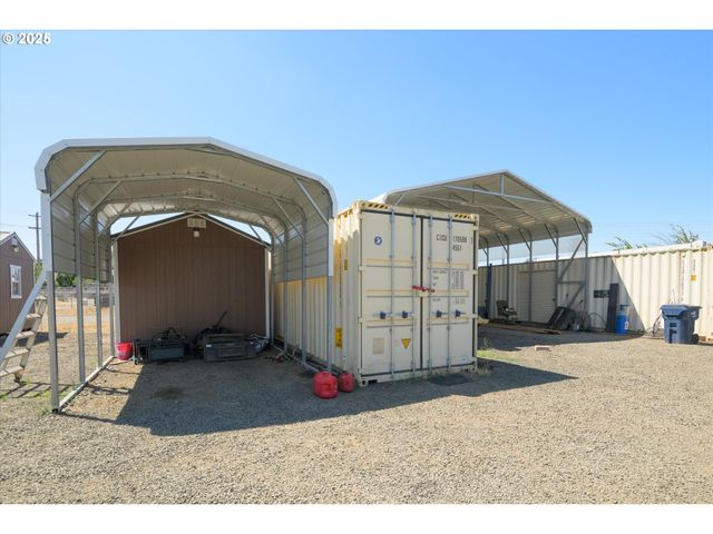 2002 KINTYRE St, Eugene, OR 97402