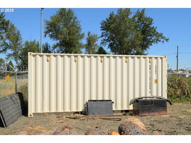 2002 KINTYRE St, Eugene, OR 97402