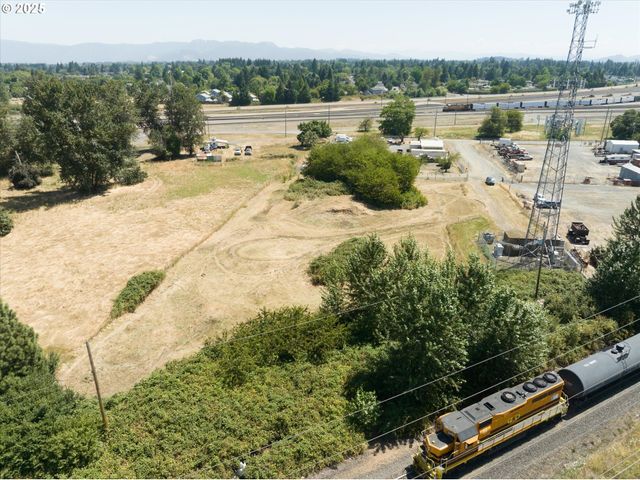 2002 KINTYRE St, Eugene, OR 97402