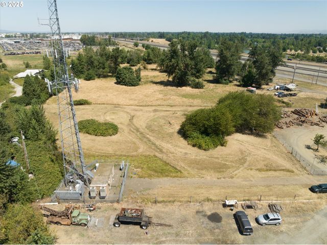 2002 KINTYRE St, Eugene, OR 97402