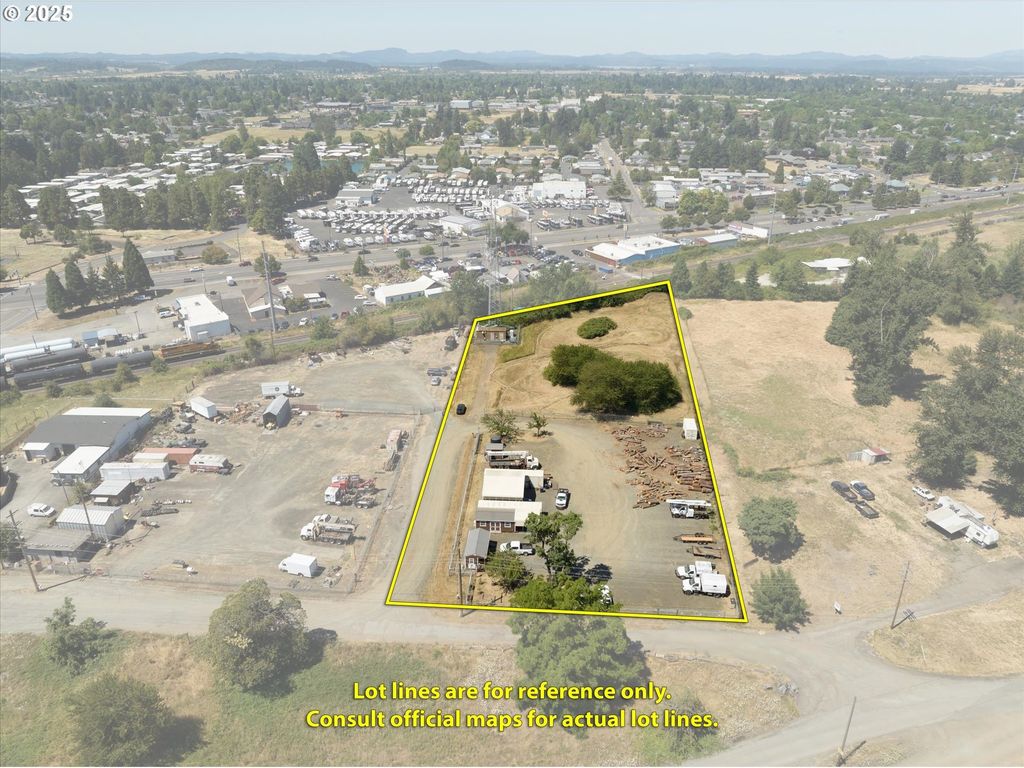 2002 KINTYRE St, Eugene, OR 97402