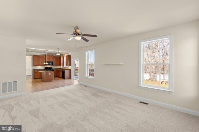 18 SUMMER GROVE DR, Kearneysville, WV 25430