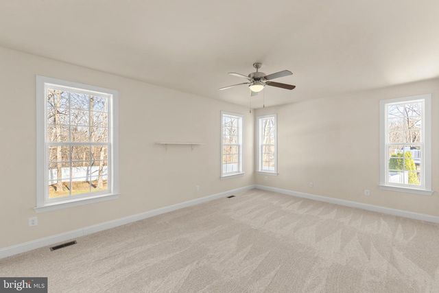 18 SUMMER GROVE DR, Kearneysville, WV 25430