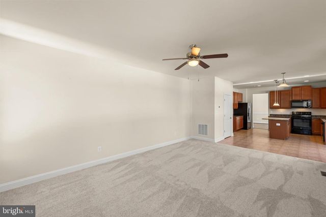 18 SUMMER GROVE DR, Kearneysville, WV 25430