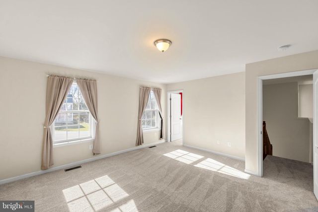 18 SUMMER GROVE DR, Kearneysville, WV 25430