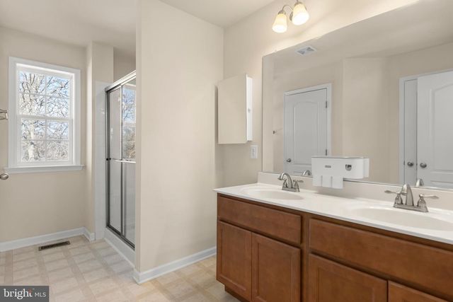 18 SUMMER GROVE DR, Kearneysville, WV 25430