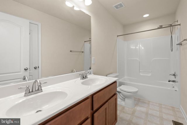 18 SUMMER GROVE DR, Kearneysville, WV 25430