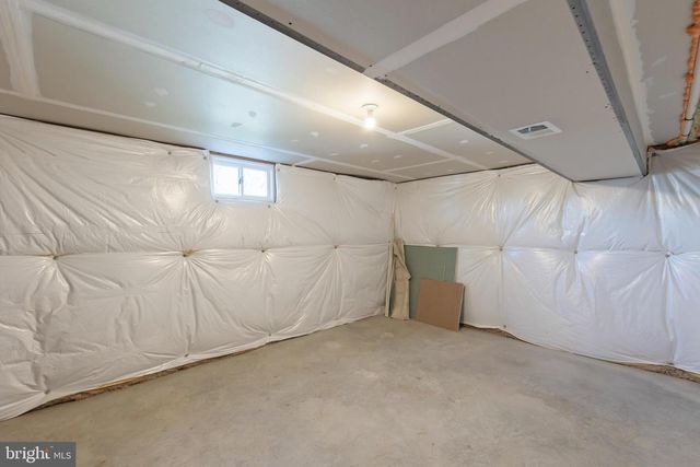 18 SUMMER GROVE DR, Kearneysville, WV 25430