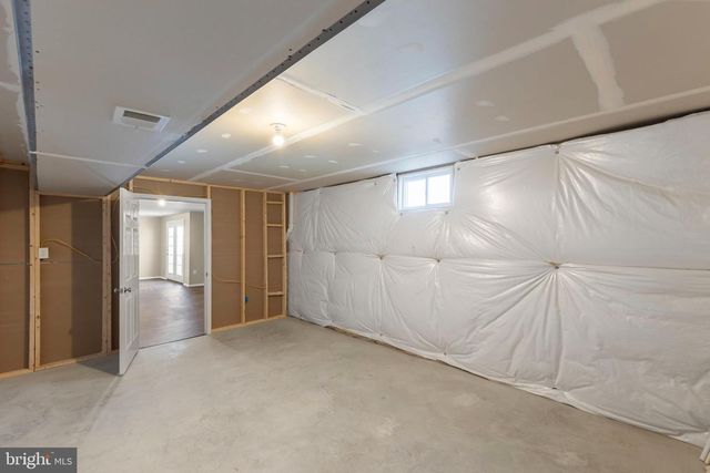 18 SUMMER GROVE DR, Kearneysville, WV 25430