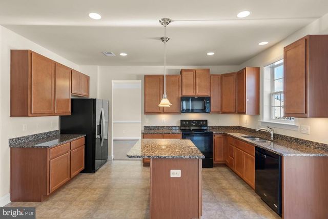 18 SUMMER GROVE DR, Kearneysville, WV 25430