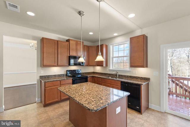 18 SUMMER GROVE DR, Kearneysville, WV 25430