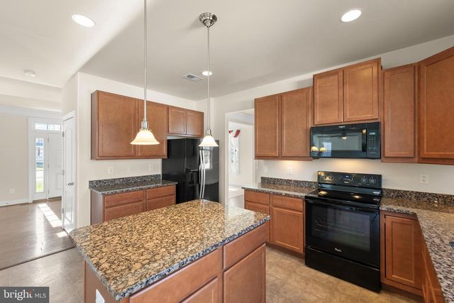 18 SUMMER GROVE DR, Kearneysville, WV 25430