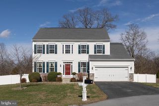 18 SUMMER GROVE DR, Kearneysville, WV 25430