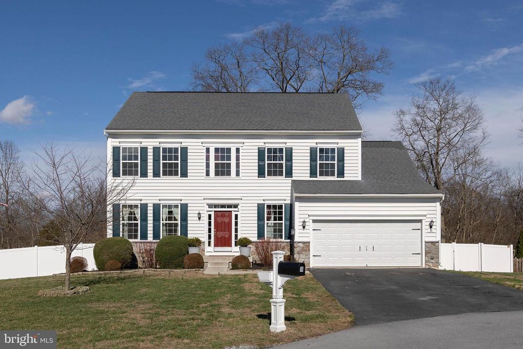 18 SUMMER GROVE DR, Kearneysville, WV 25430