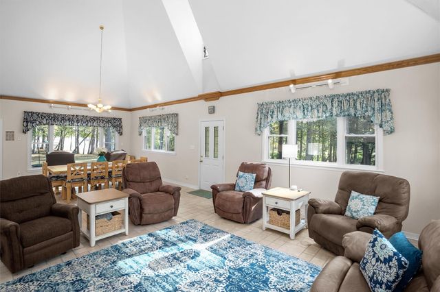 2846 Palo Gaucho Crossing, Hemphill, TX 75948