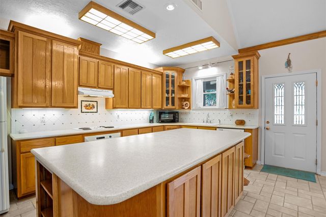 2846 Palo Gaucho Crossing, Hemphill, TX 75948