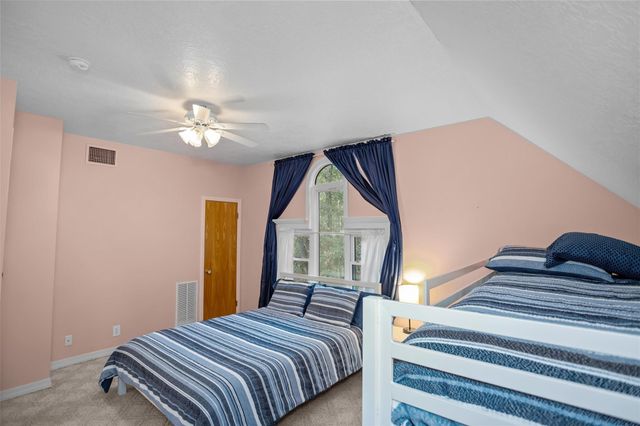 2846 Palo Gaucho Crossing, Hemphill, TX 75948