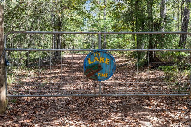 2846 Palo Gaucho Crossing, Hemphill, TX 75948