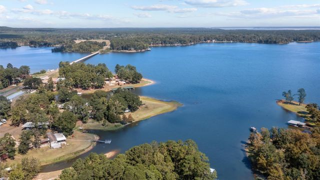 2846 Palo Gaucho Crossing, Hemphill, TX 75948