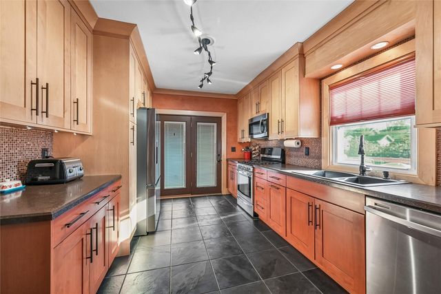 1806 7th Avenue SE, Cedar Rapids, IA 52403