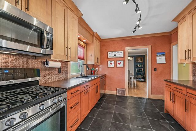 1806 7th Avenue SE, Cedar Rapids, IA 52403