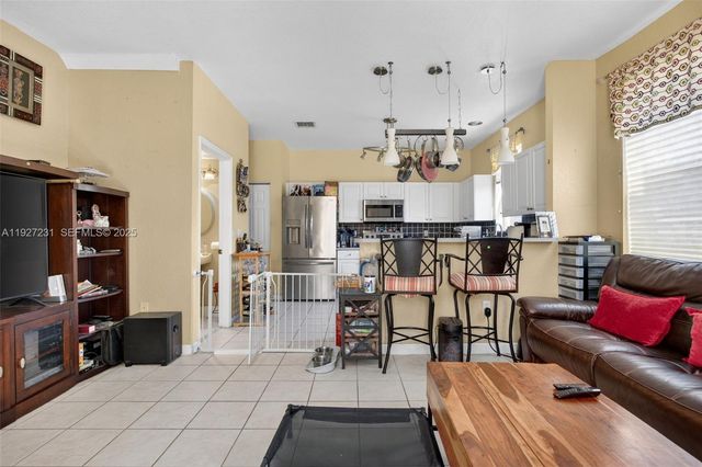 9002 SW 214th Ln, Cutler Bay, FL 33189