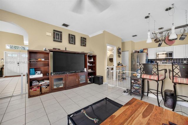 9002 SW 214th Ln, Cutler Bay, FL 33189