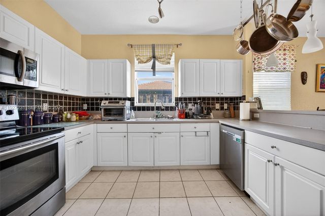 9002 SW 214th Ln, Cutler Bay, FL 33189