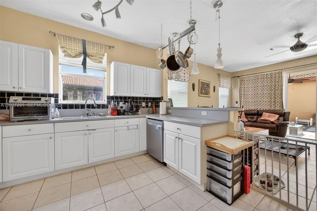 9002 SW 214th Ln, Cutler Bay, FL 33189