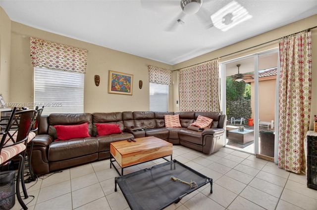 9002 SW 214th Ln, Cutler Bay, FL 33189