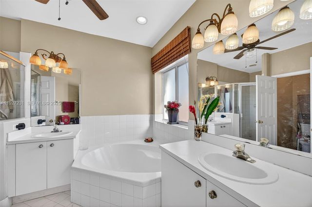 9002 SW 214th Ln, Cutler Bay, FL 33189