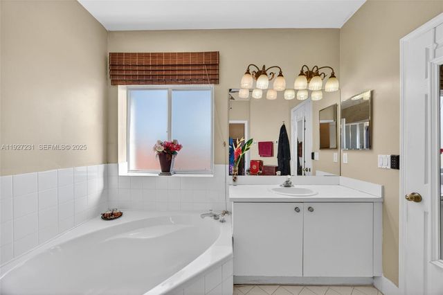 9002 SW 214th Ln, Cutler Bay, FL 33189