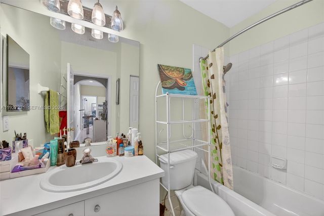 9002 SW 214th Ln, Cutler Bay, FL 33189