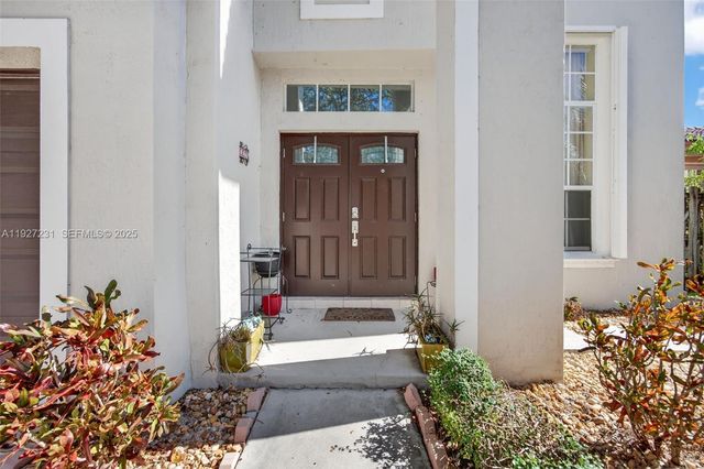 9002 SW 214th Ln, Cutler Bay, FL 33189