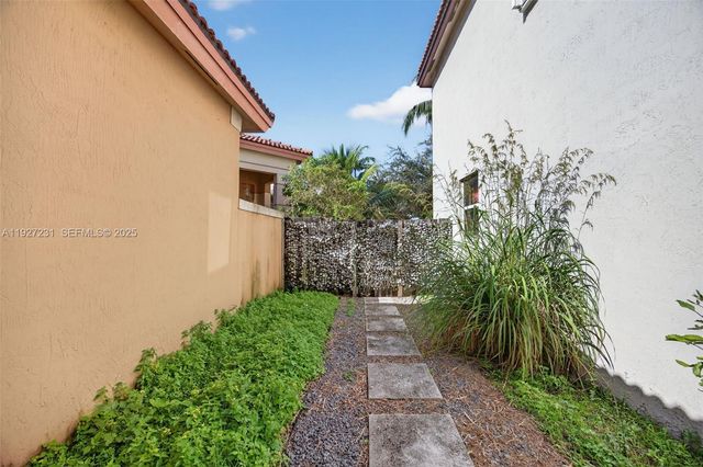 9002 SW 214th Ln, Cutler Bay, FL 33189