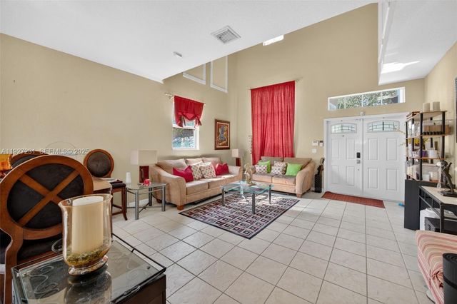 9002 SW 214th Ln, Cutler Bay, FL 33189