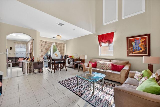 9002 SW 214th Ln, Cutler Bay, FL 33189