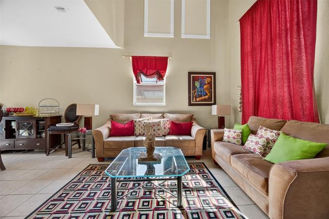 9002 SW 214th Ln, Cutler Bay, FL 33189