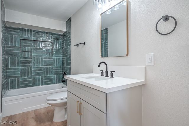 3114 Scarlet Oak Avenue, Las Vegas, NV 89104