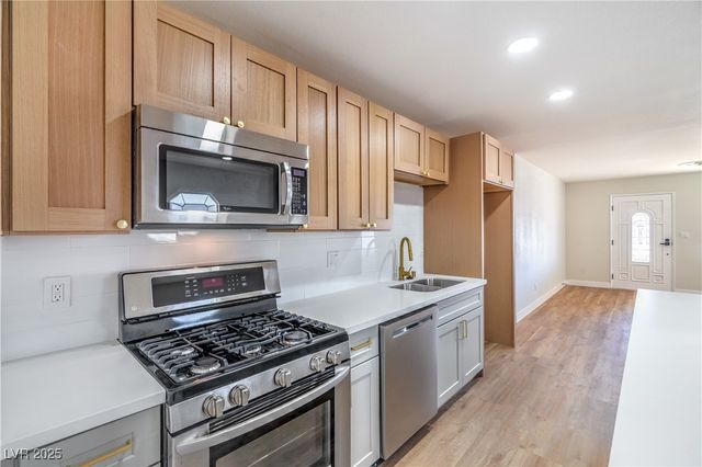 3114 Scarlet Oak Avenue, Las Vegas, NV 89104