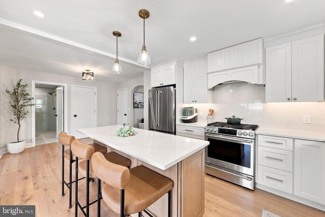 427 AVONDALE AVE, Haddonfield, NJ 08033
