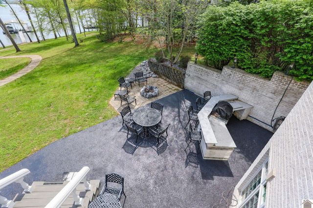 23 Tralee Ct, Benton, KY 42025