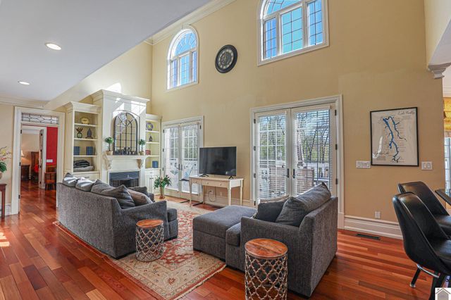 23 Tralee Ct, Benton, KY 42025