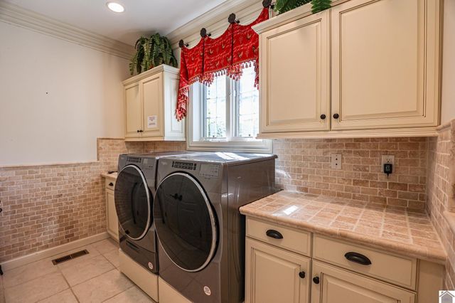 23 Tralee Ct, Benton, KY 42025