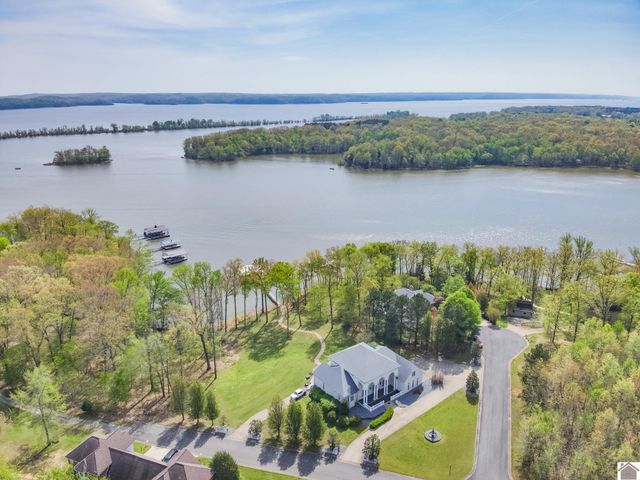 23 Tralee Ct, Benton, KY 42025